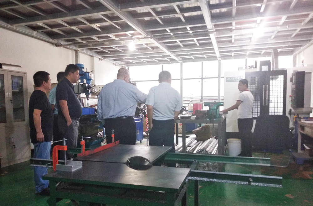 美國(guó)丹納赫參觀克萊克特加工車(chē)間 美國(guó)丹納赫參觀克萊克特加工車(chē)間